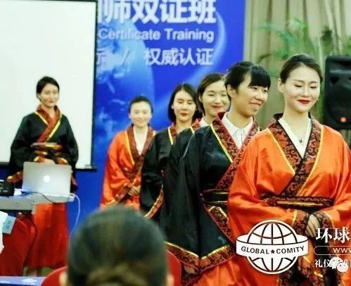 智慧女性的朝陽職業 轉型國際禮儀培訓師與攝影攝像服務