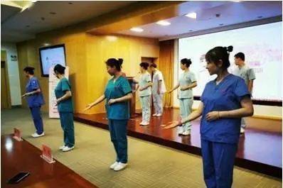 展禮儀風(fēng)采，樹巾幗形象 市人民醫(yī)院開展窗口服務(wù)禮儀培訓(xùn)